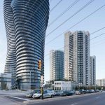 Absolute Towers: Un hito urbano curvo fabricado con hormigón