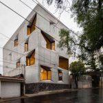 DL1310: Una particular fachada para un edificio “tradicional” de hormigón