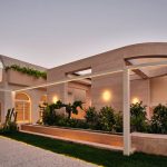 “Curvature House”: Un espacio de hormigón blanco en Kuwait para el relajo