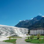 Campus universitario del Valle de Aosta: Un edificio contemporáneo de hormigón que honra su herencia patrimonial